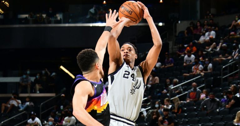 Rudy Gay and Devin Vassell shine off the bench in Spurs’ dismantling of the Suns – Pounding The Rock