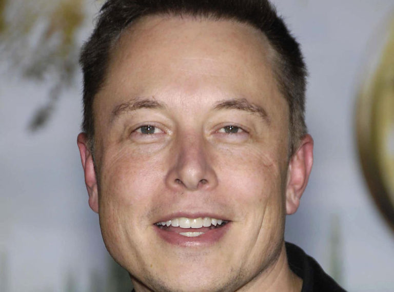 ‘Saturday Night Live’ Cast Throw Major Side Eye at Elon Musk Hosting – Yahoo Entertainment