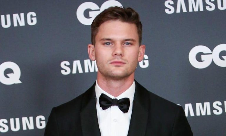 DC casts Jeremy Irvine as gay superhero Green Lantern. Y’know, the guy from that awful Stonewall film – Yahoo Eurosport UK