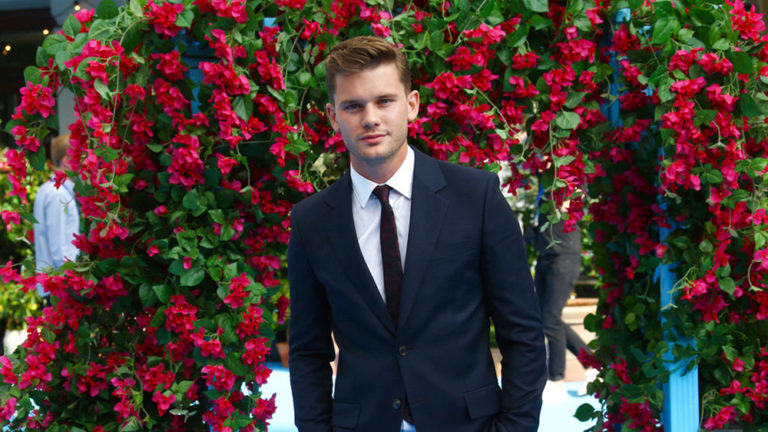 ‘Green Lantern’ HBO Max Series Casts Jeremy Irvine as Gay Superhero Alan Scott – Variety