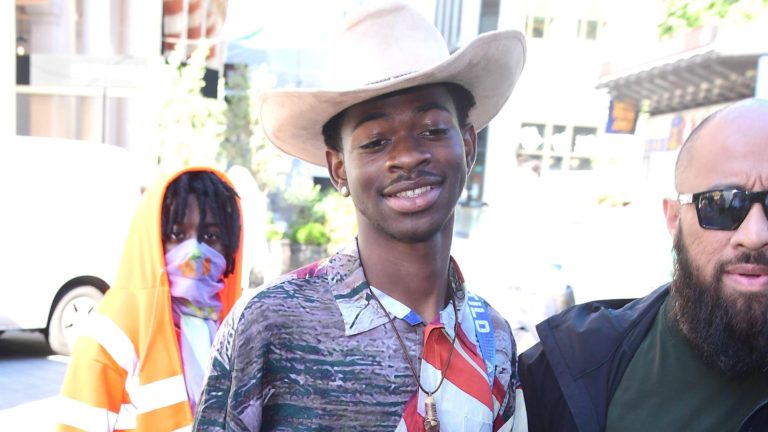 Lil Nas X rips crotch of leather trousers on live television – Yahoo Eurosport UK