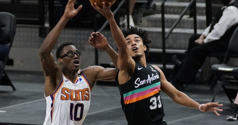 Spurs close regular season with exciting but meaningless loss to resting Suns – Pounding The Rock