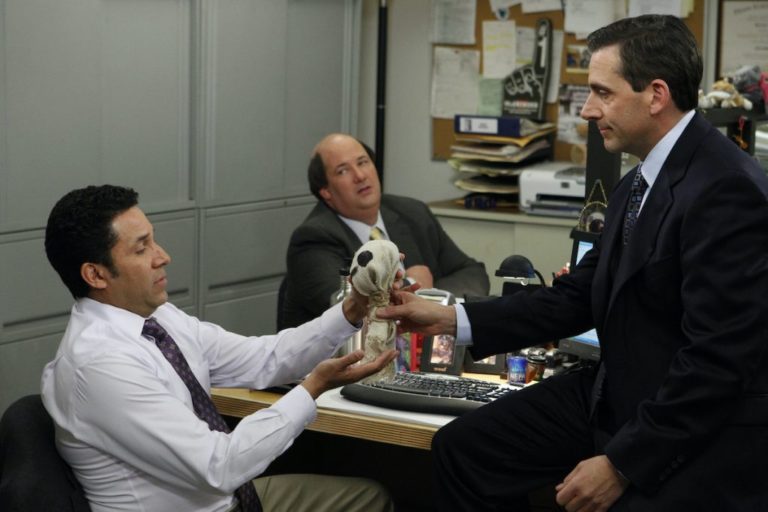 ‘The Office’: Steve Carell Did the Nicest Thing for Oscar Nuñez That Inspired Him to Briefly Leave the Show – Showbiz Cheat Sheet