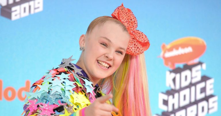 Everything JoJo Siwa Has Said About Coming Out and Her ‘Amazing’ Girlfriend Kylie Prew – Us Weekly