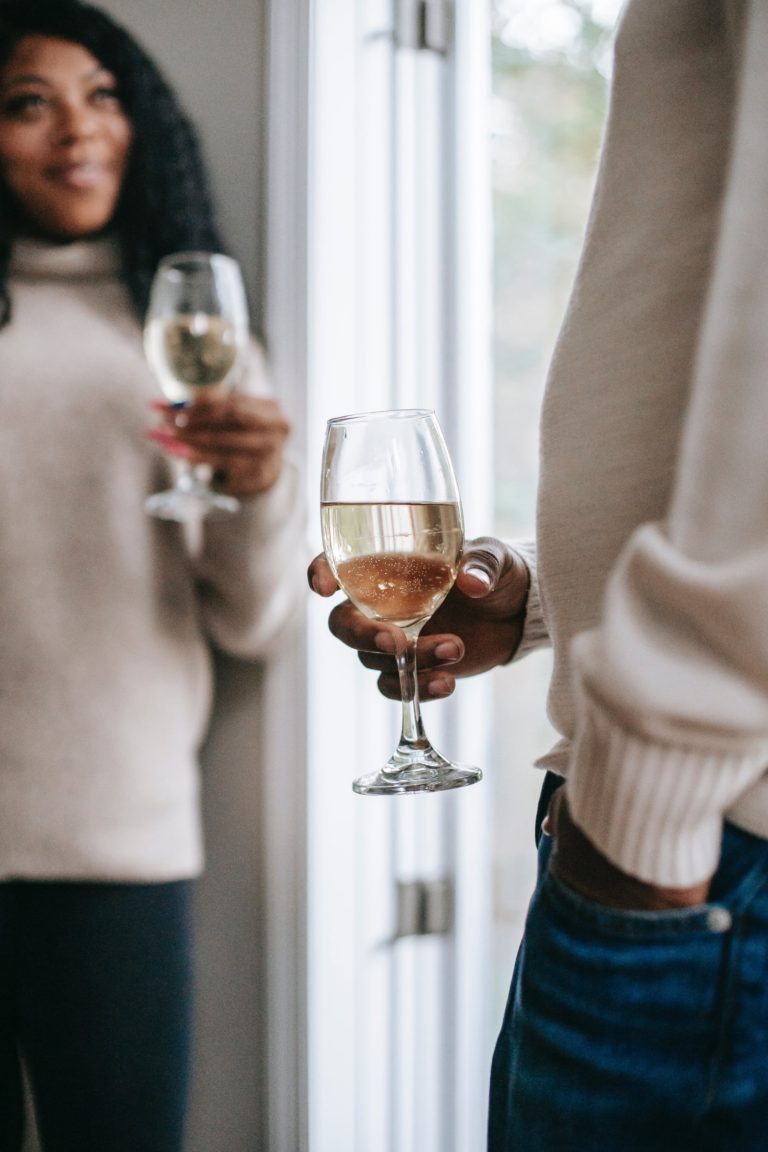 How Alcohol Can Impact Your PMS Symptoms and Your Period, According to 2 Ob-Gyns – POPSUGAR