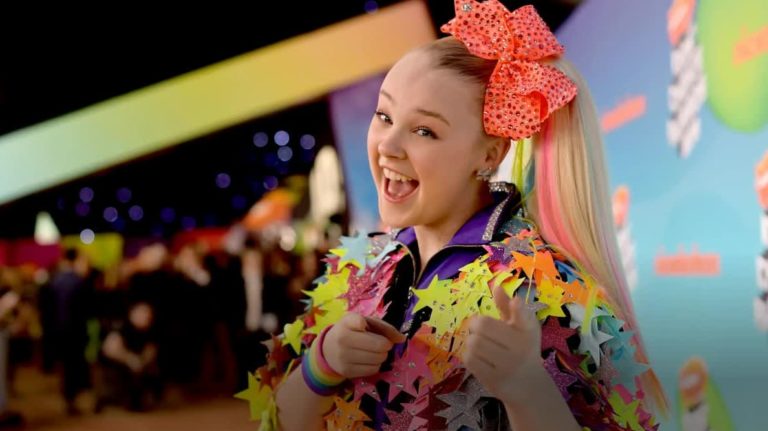 JoJo Siwa opens up about coming out, ‘being called a gay icon’ and portraying a heterosexual relationship in upcoming film – Yahoo Lifestyle