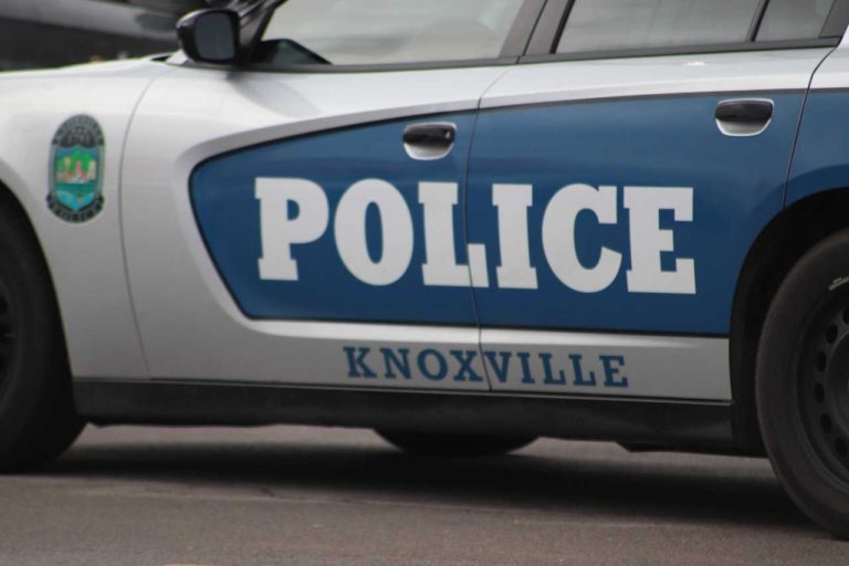 Knoxville Police searching for suspects in Gay Street armed robbery – WATE 6 On Your Side