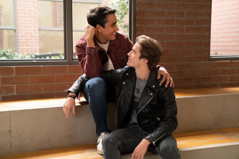 ‘Love, Victor’ Review: TV’s Cutest Gay Rom-Com Matures in Season 2 – Yahoo Entertainment