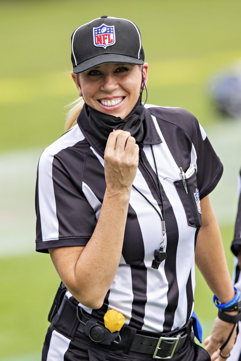 Trailblazing Referee Sarah Thomas Set to Become the First Woman to Officiate a Super Bowl – POPSUGAR