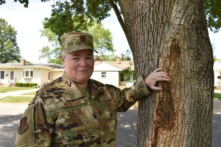 Wisconsin Air Guard Chaplain Reflects On Serving As Openly Gay Woman – AF.mil